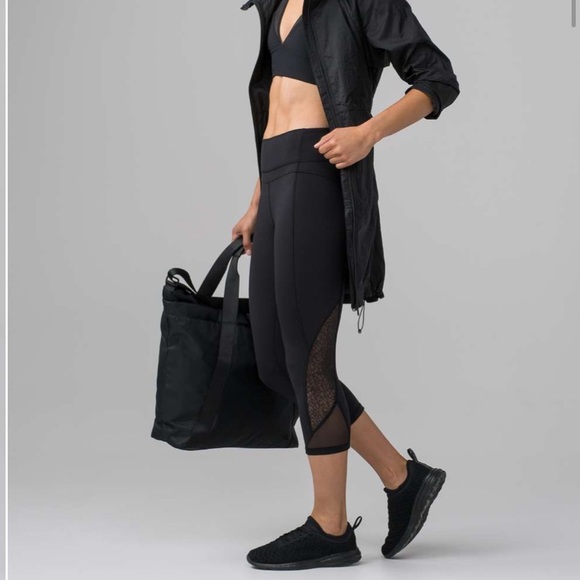 Lululemon Twist and Train 19” Crop Leggings Sz 10 - Picture 10 of 13